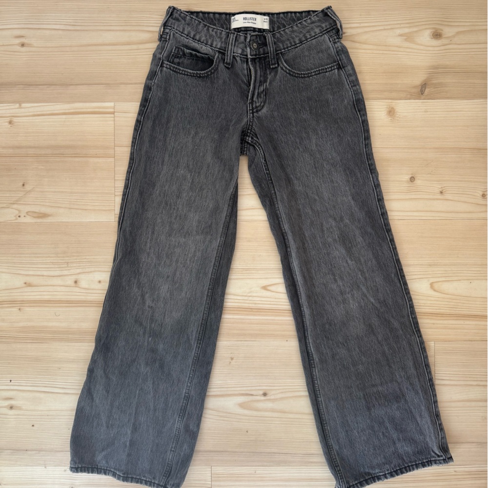 Hollister girls 000s black low rise, short, baggy jeans